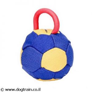 כדור לכלבים בצורת כדורגל לאימונים מבד צרפתי עם ידית חבל